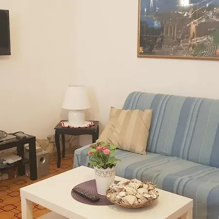 Casa Capri Giardini-Naxos